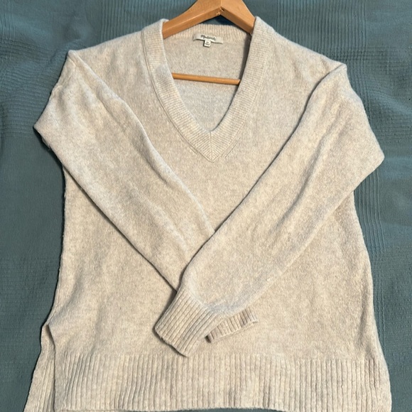 Cream colored Madewell v-neck sweater size xs - Picture 1 of 5